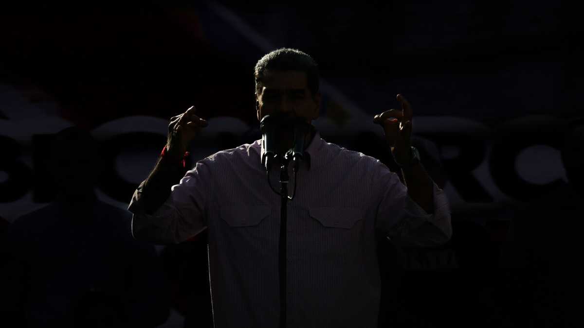 Immagine di Maduro lancia la settimana corta in Venezuela: manca l’elettricità
