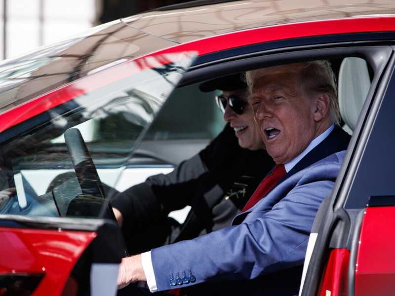 I dazi sulle auto di Trump fanno guadagnare Tesla e perdere tutti
