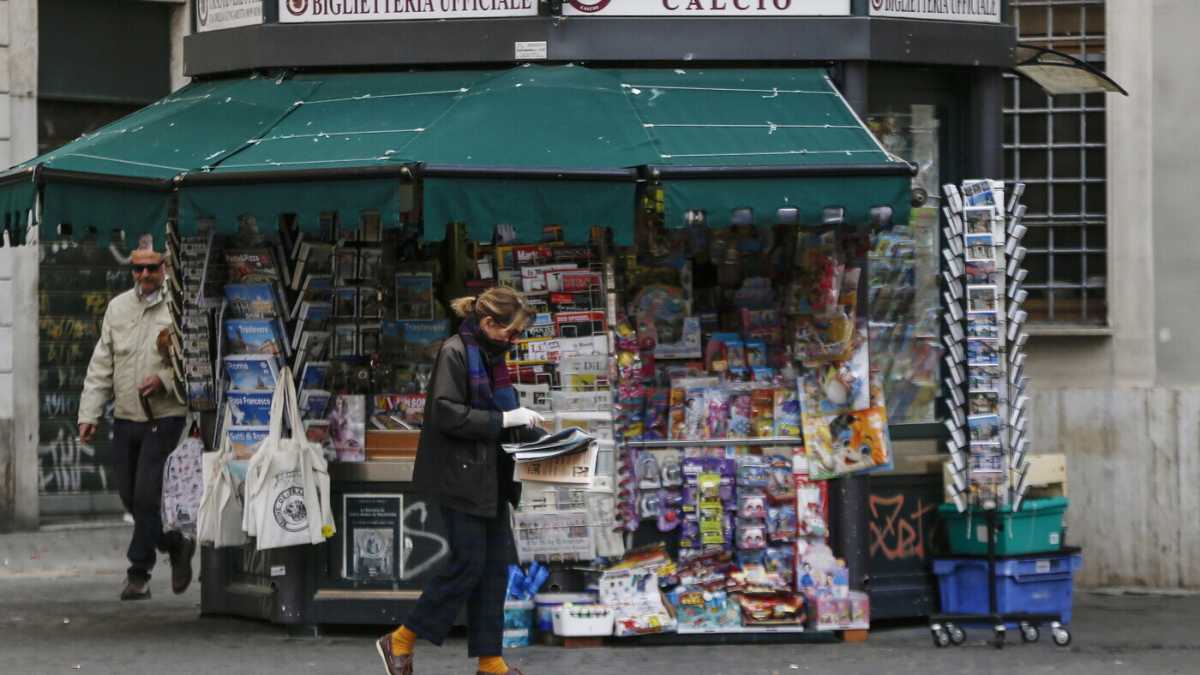 Immagine di Il salva-edicole. Una delibera comunale per rilanciare l’antico presidio di quartiere (ora anche “hub”)