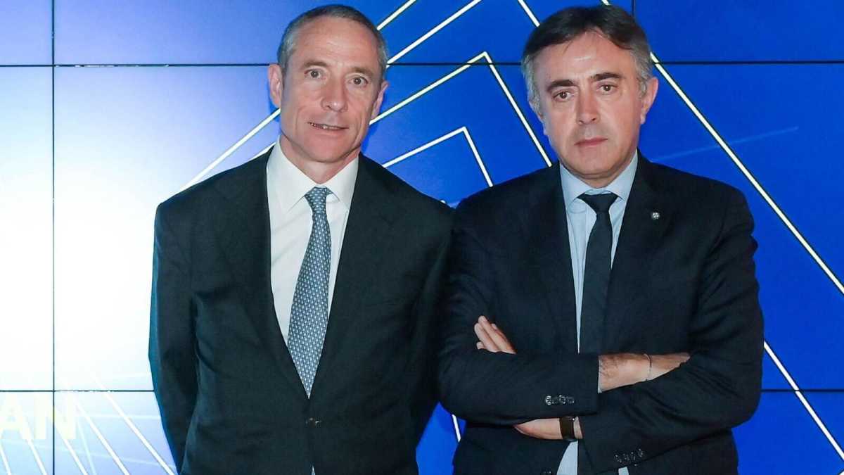 Immagine di Tim torna italiana. Poste compra da Vivendi la quota e sale appena sotto il 25 per cento