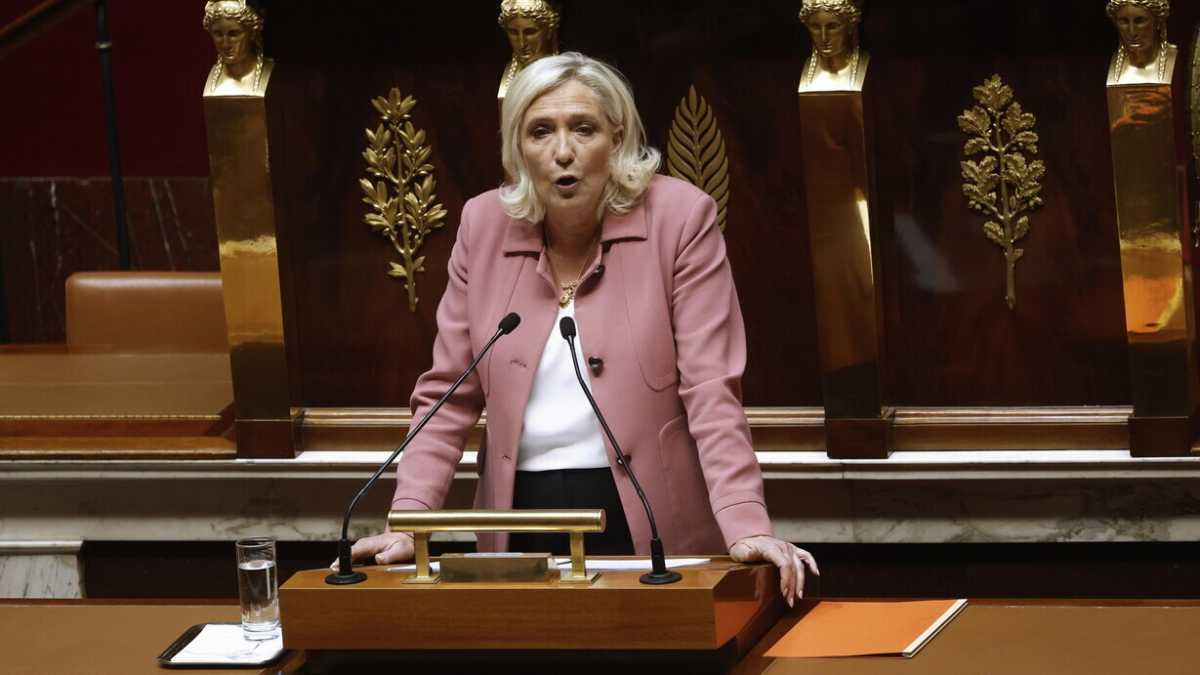 Immagine di Marine Le Pen condannata per frode: non potrà candidarsi all'Eliseo nel 2027