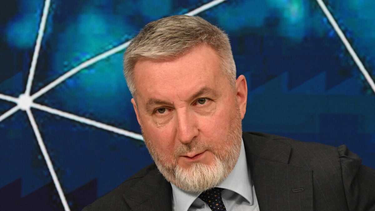 Immagine di Riarmare la sinistra. Faccia a faccia con Lorenzo Guerini