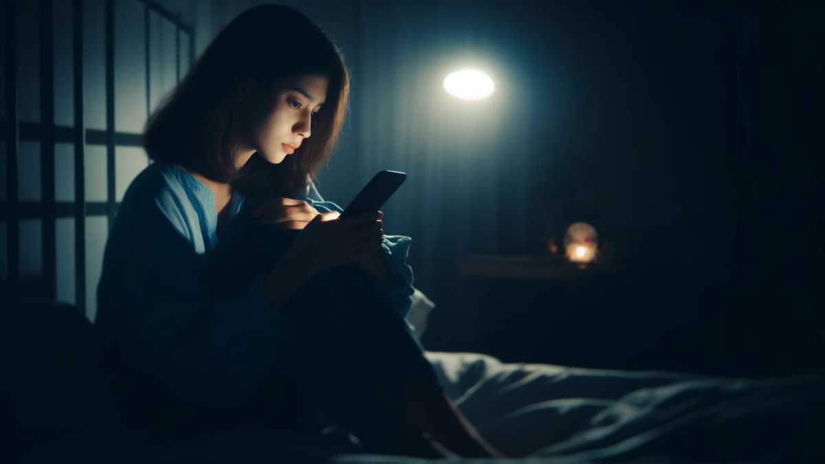 Immagine di Quattro lettere, quattro risposte. L’amore ai tempi delle notifiche e delle notti senza risposta