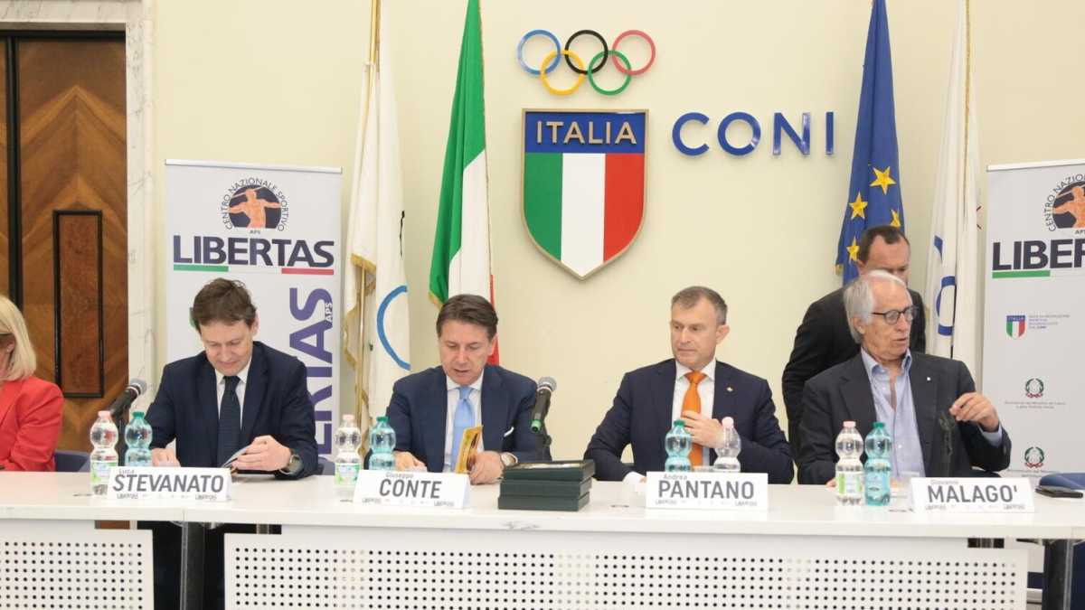 Immagine di Tra Rita De Crescenzo e il M5s c'è Libertas: cosa c'entra con il video dell'influencer il centro sportivo