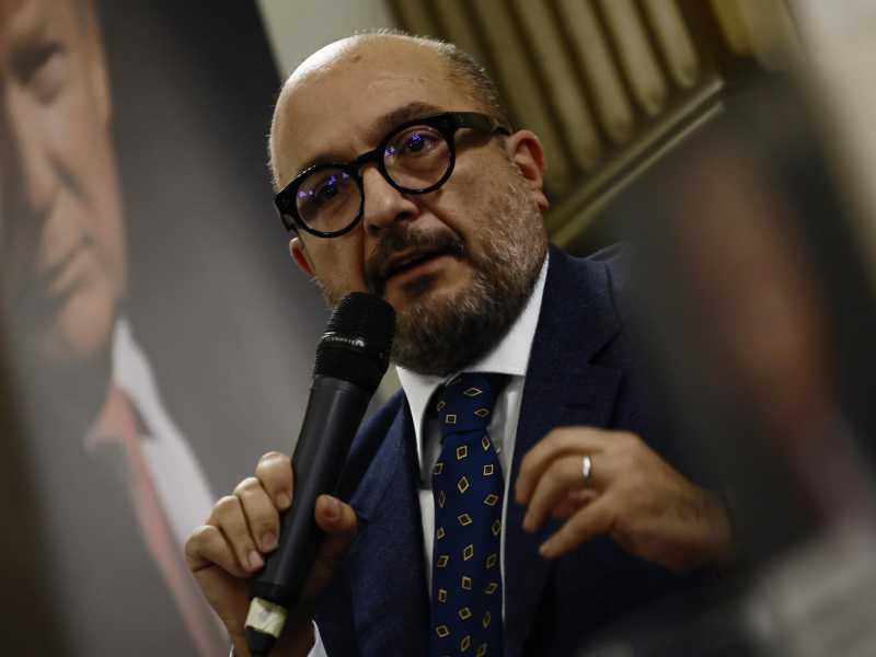Sangiuliano va a Parigi: "Vorrei intervistare Macron"