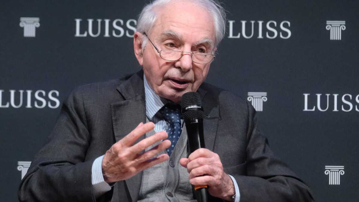 Immagine di Le Quirinarie slam: Giuliano Amato loda il premierato di Meloni, Violante difende Le Pen, Casini sferza Schlein