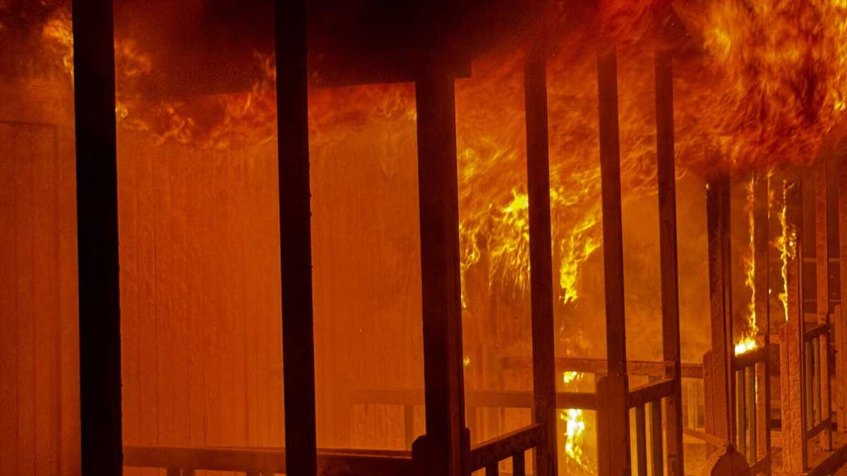 Immagine di Continuano gli incendi a Ostia, e ovviamente è subito Suburra