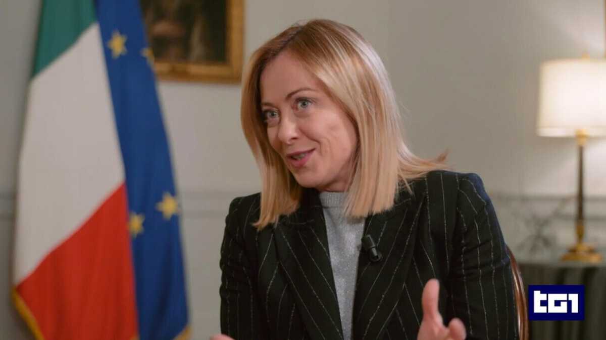 Immagine di Meloni, nel bunker, ripete: sui dazi niente panico. Imprese, sindacati e opposizioni l'assediano