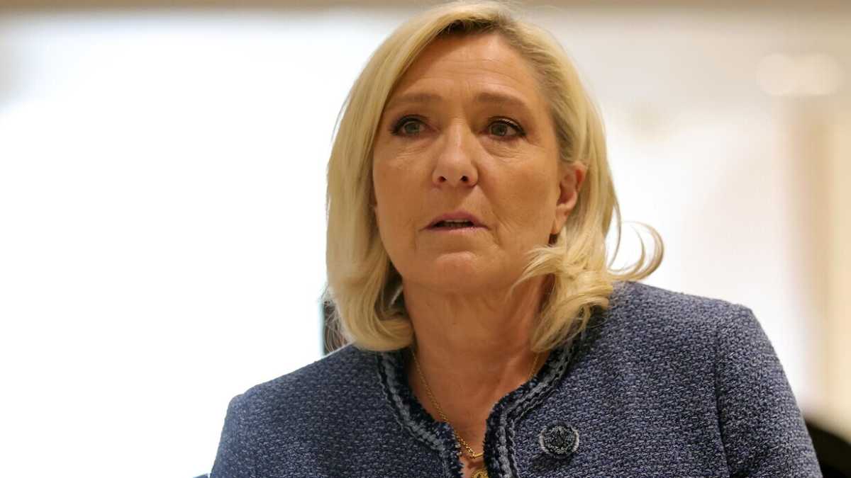 Immagine di La strategia di Le Pen: volantini, petizioni, ricorso rapido e la piazza
