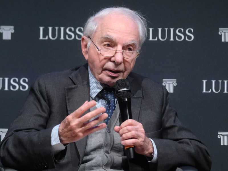 Le Quirinarie slam: Giuliano Amato loda il premierato di Meloni, Violante difende Le Pen, Casini sferza Schlein