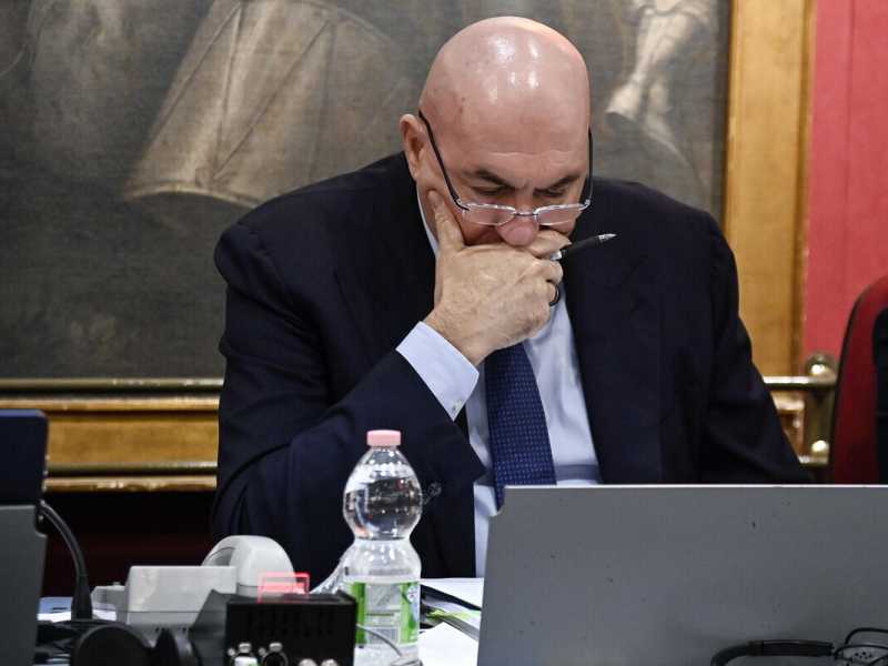 La cybersicurezza è uno spezzatino di competenze. Crosetto: "Così non va"