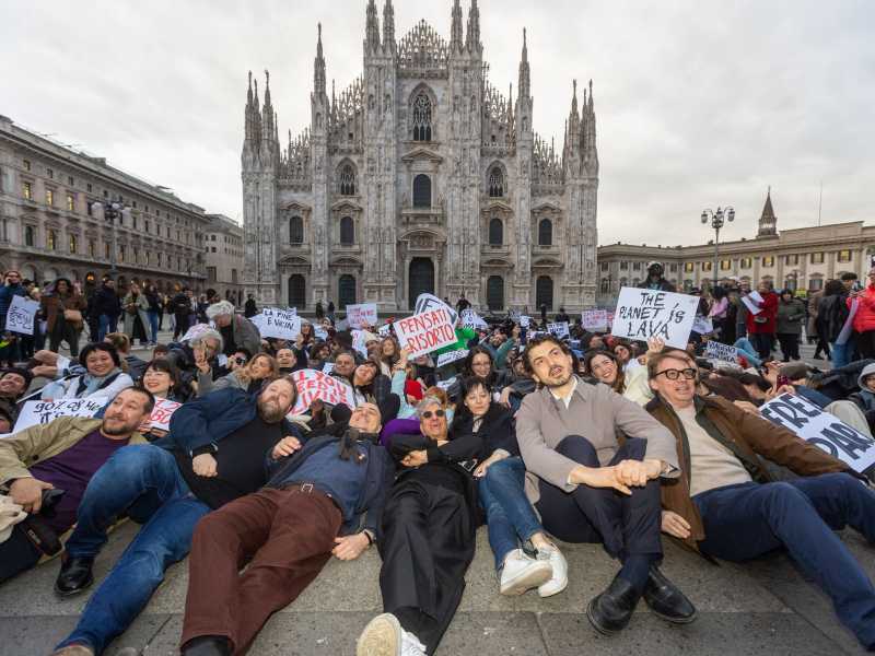Per Art week, flash mob di Maurizio Cattelan (LaPresse)&nbsp;<br />