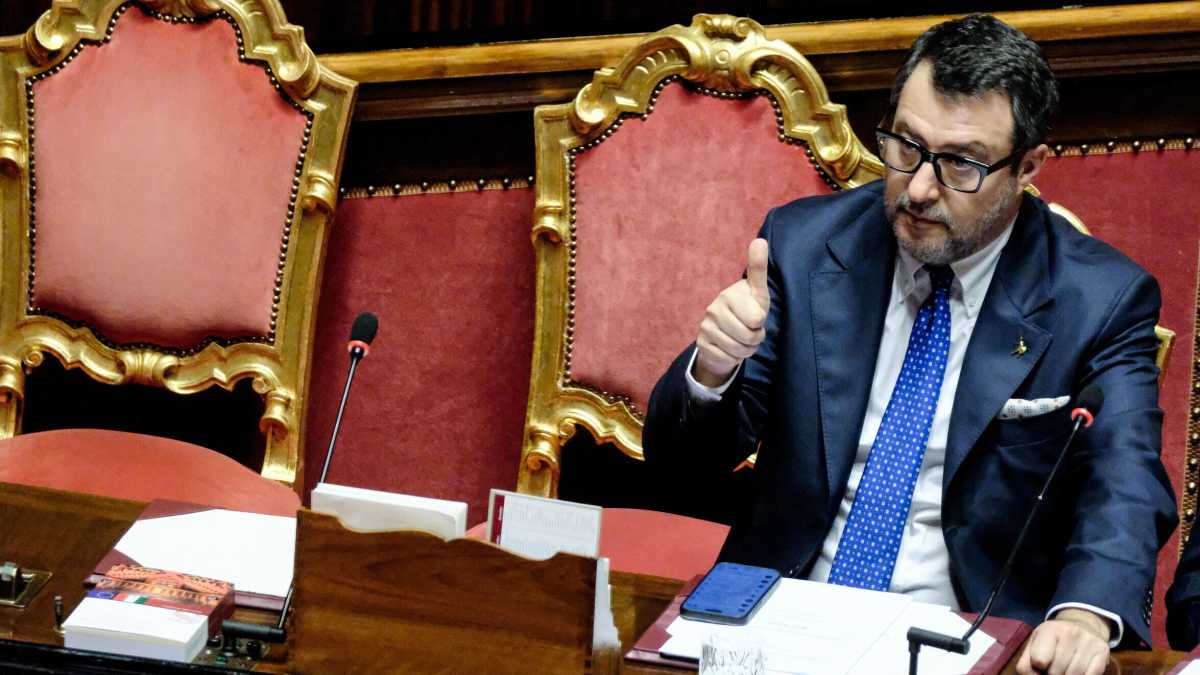 Immagine di Salvini samba: il caso oriundi, il Congresso Lega a Firenze. Spera nella clip di J.D. Vance