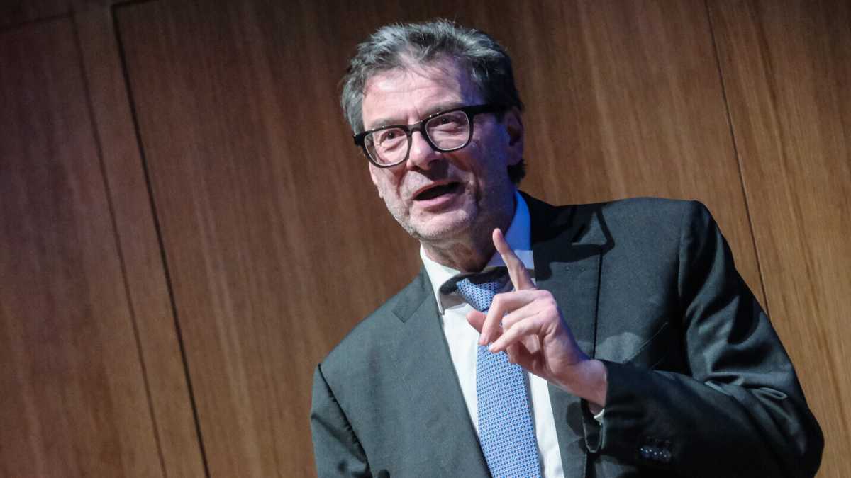 Immagine di Il "virologo" Giorgetti: "No ai contro dazi, sangue freddo e niente panico. Le imprese resisteranno. E' come il Covid"