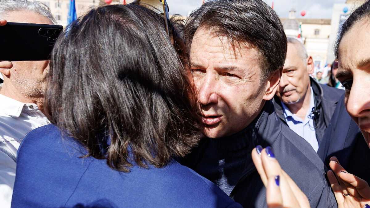 Immagine di Un po' di Pd da Conte. Schlein non sarà all’evento M5s, presente una delegazione