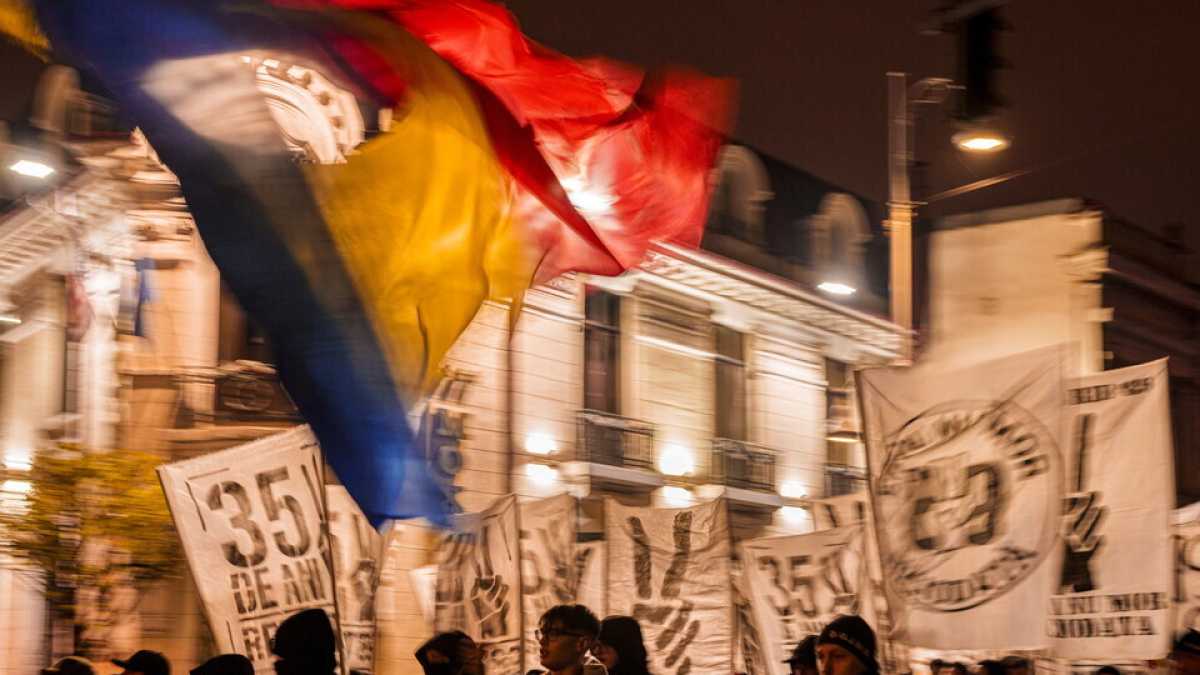 Immagine di Dare del tu a Nicolae Ceausescu e prendere la penna per scrivergli