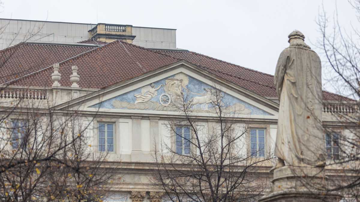 Immagine di La Scala tenta di rianimare un’opera-parodia del ’700, ma ci si diverte solo al terzo atto