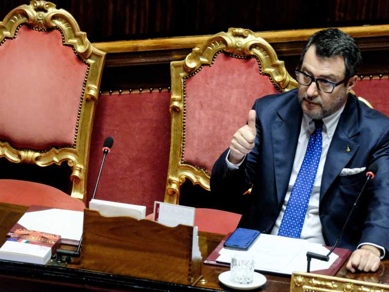 Salvini samba: il caso oriundi, il Congresso Lega a Firenze. Spera nella clip di J.D. Vance