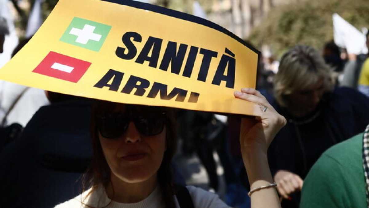 Immagine di La piazza e la politica che non credono alla minaccia russa