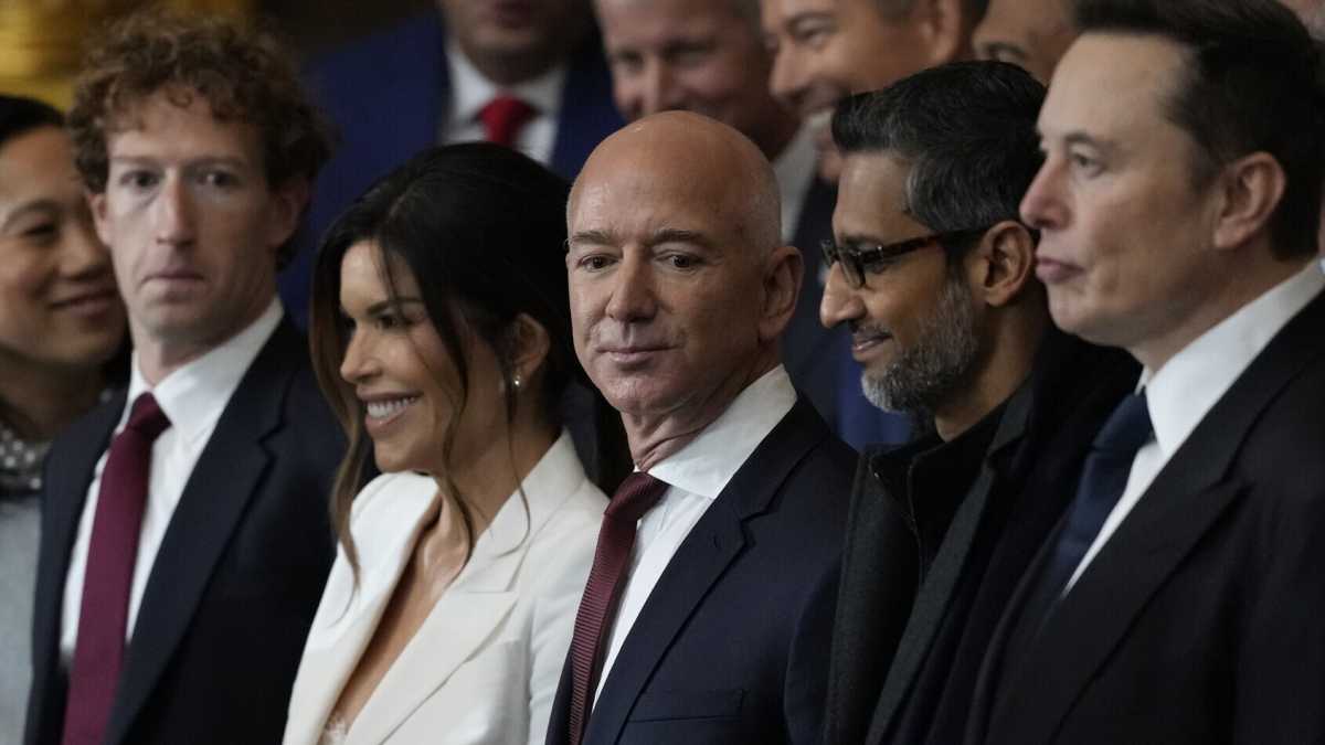 Immagine di Musk contro Navarro, lo scontro interno al trumpismo sui dazi