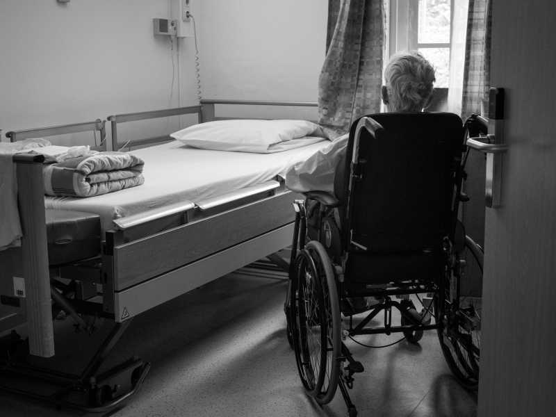 In Francia la battaglia sul fine vita si fa sempre più accesa. Qual è la posta in gioco