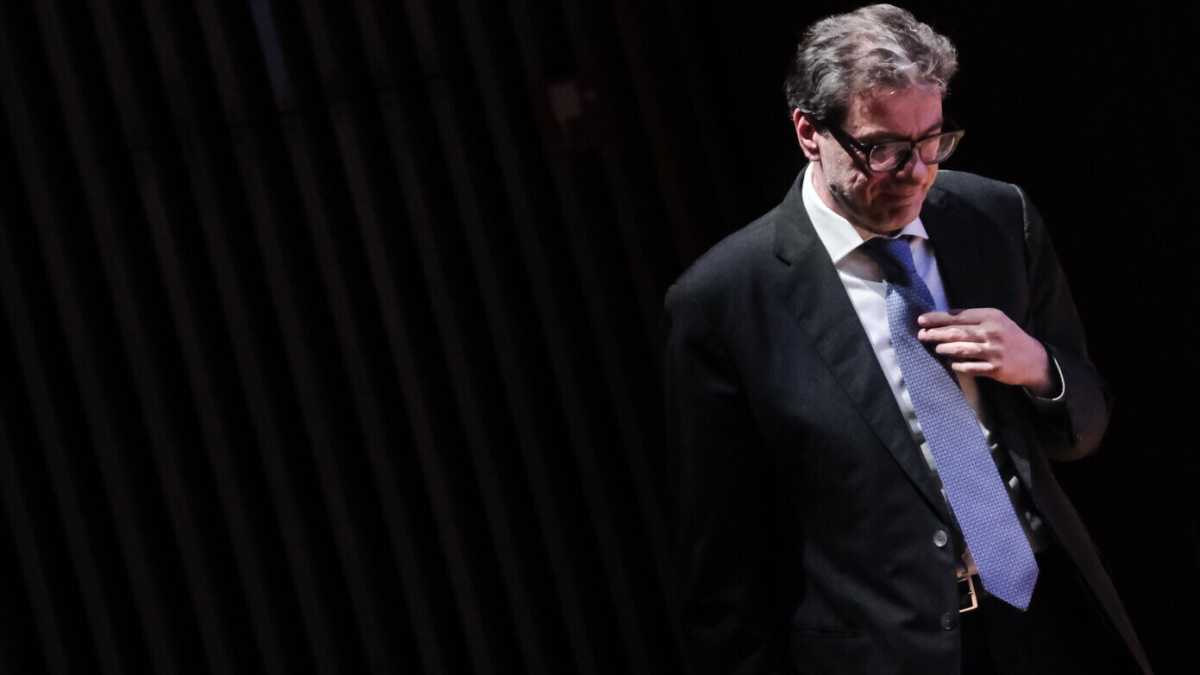 Immagine di Giorgetti il sovranista. I francesi di Stm bocciano il suo candidato Marcello Sala. Il ministro: "Inacettabile, lo ripresentiamo"