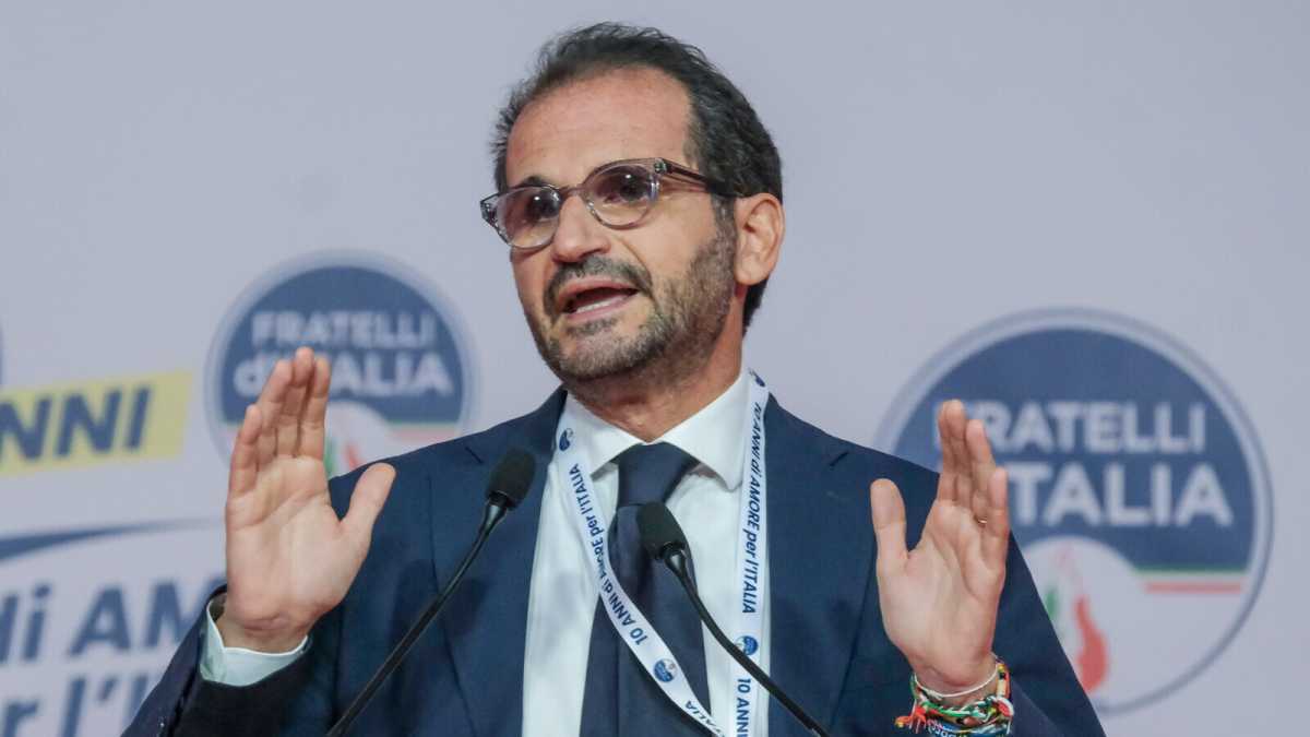Immagine di Autosospensioni, accuse e guerriglia: i congressi di FdI in Puglia somigliano a quelli dell'Msi