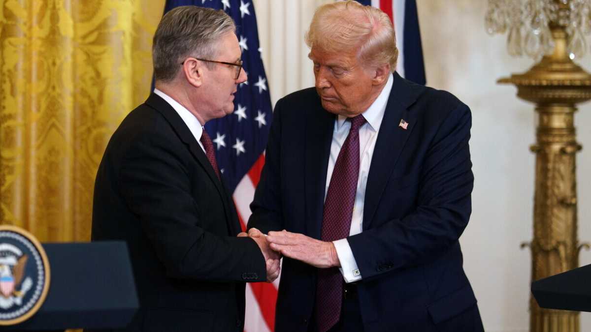 Immagine di Starmer riesce ancora a tenersi in bilico tra America ed Europa, ma Trump lo costringe a scegliere