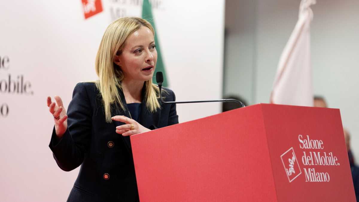 Immagine di Il giallo di Meloni al Salone: annuncia la visita e poi l'annulla. Il rischio di incrociare Schlein