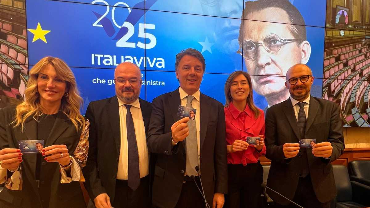 Immagine di Italia viva mette il volto di De Gasperi sulla tessera 2025
