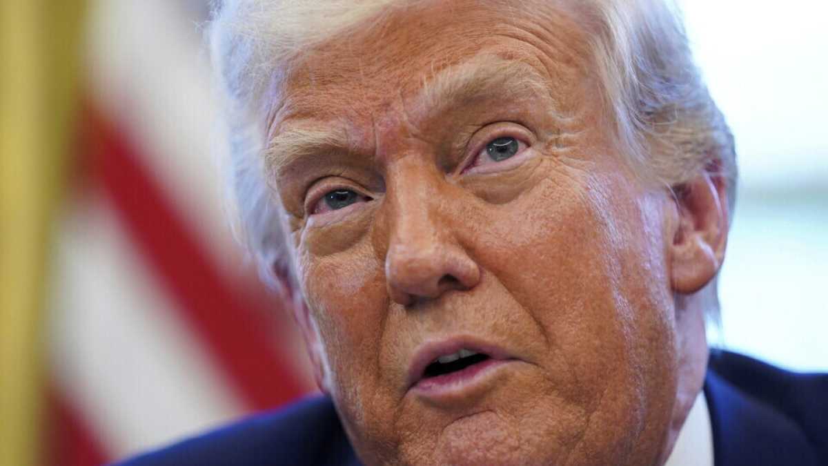 Immagine di Trump si fa difensore del popolo contro Wall Street, e danneggia entrambi