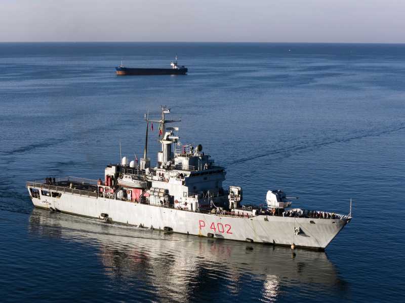 Dopo retro front e rinvii, parte la nave con i primi 40 migranti diretti in Albania