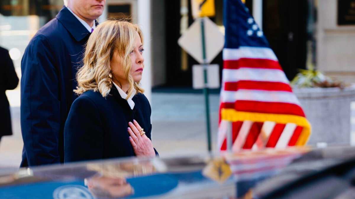 Immagine di Meloni e Trump: la donna di stato vs l’uomo di status