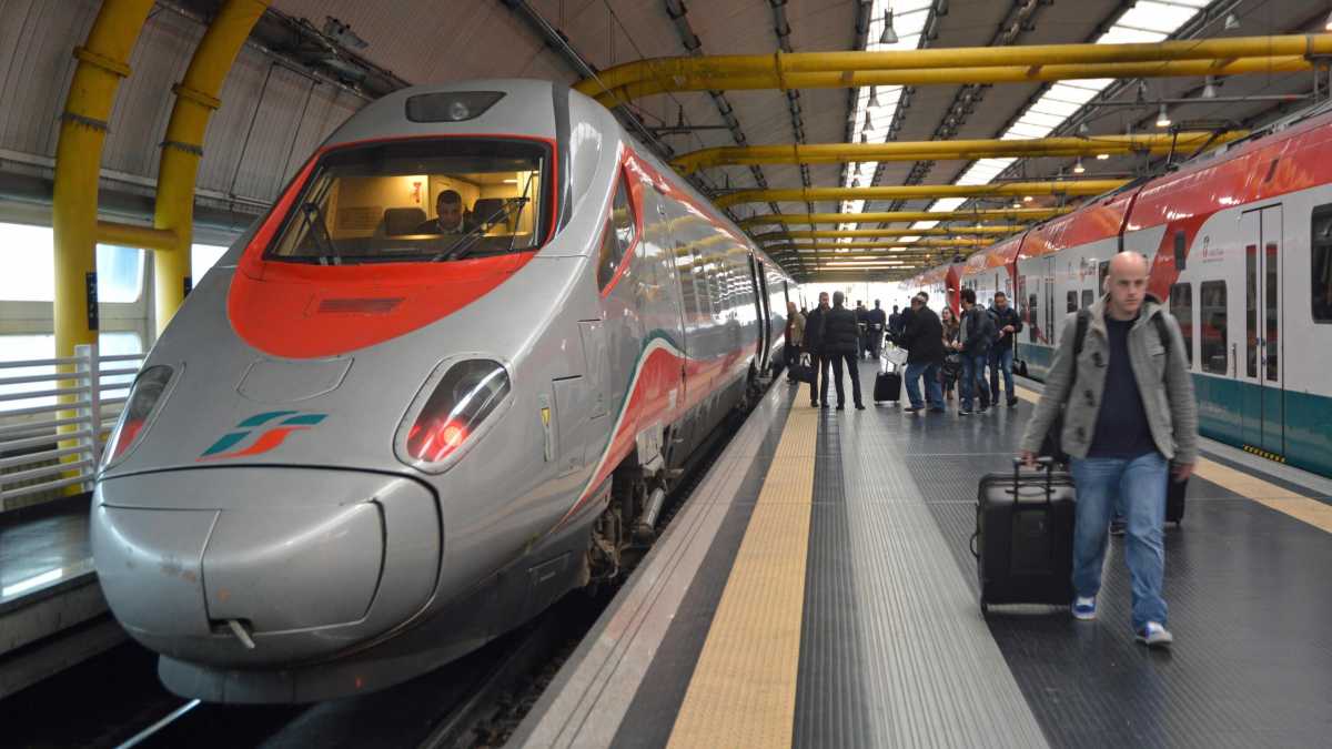 Immagine di Dalla ferrovia di Portici alle disavventure di Salvini. Storia politica dei treni italiani