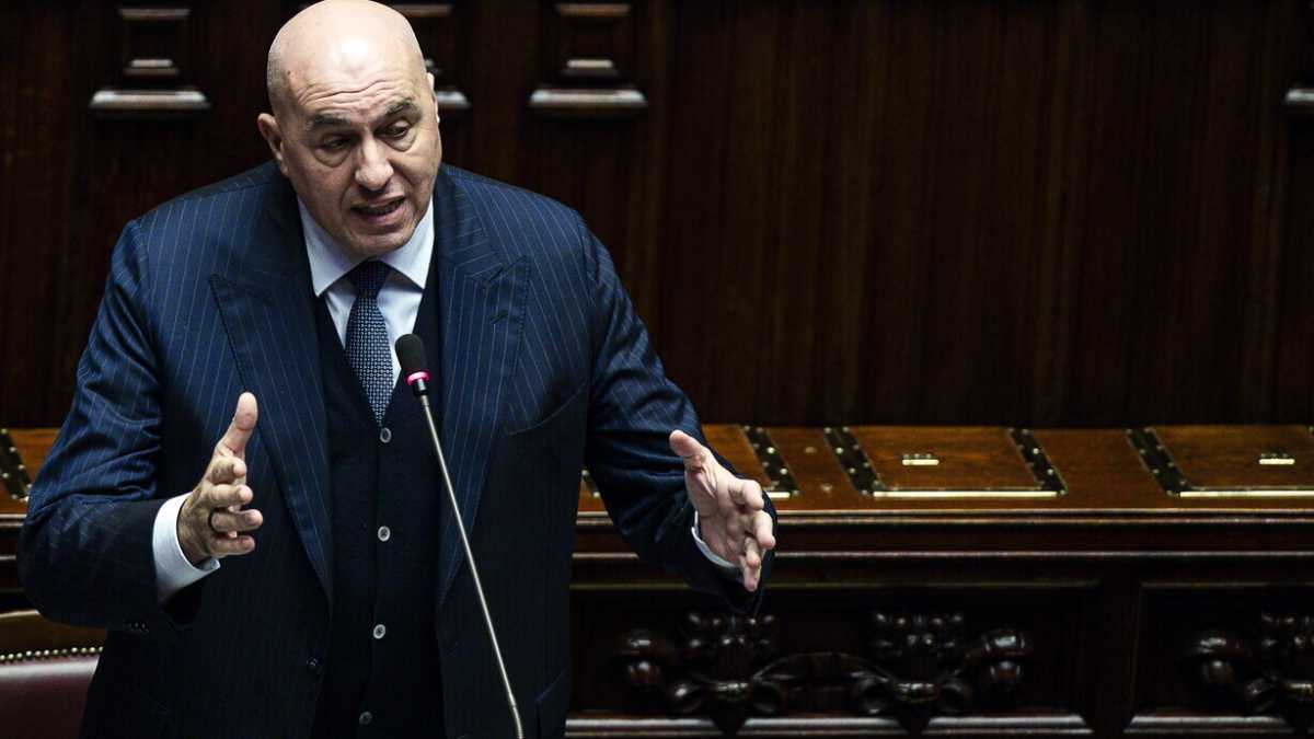Immagine di L'allarme di Crosetto sulla Difesa italiana: "Non abbiamo scorte e risorse. Aumentare la spesa al 2 per cento"