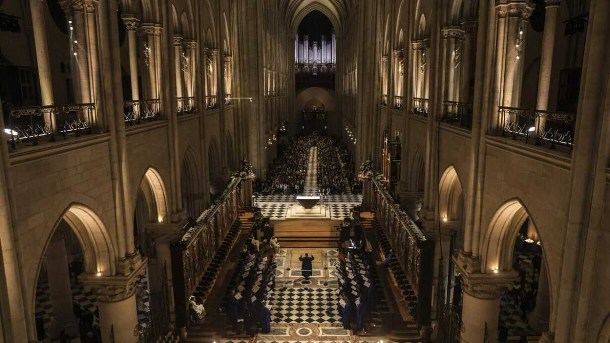 Immagine di Riverbero divino. Notre-Dame ha cambiato voce, il fascino è lo stesso