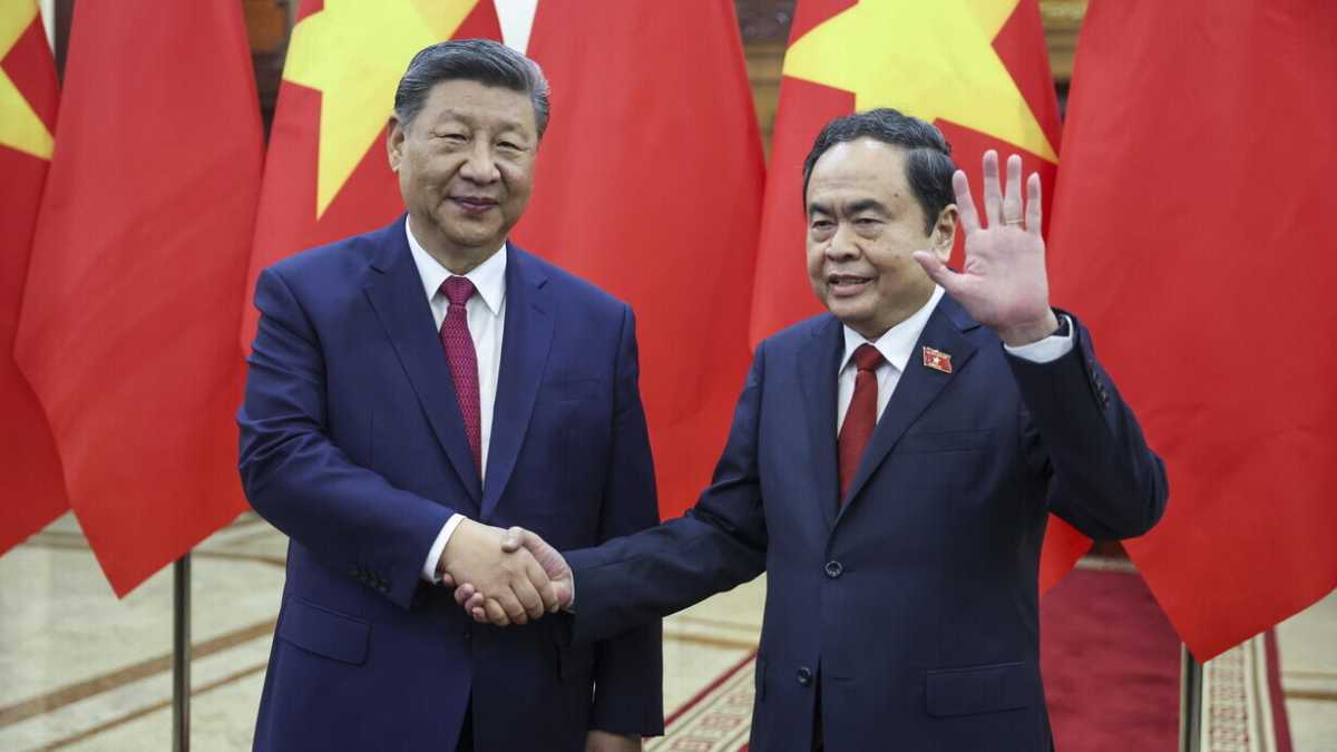 Immagine di Il Vietnam accoglie Xi dopo la punizione di Trump. Fabbriche e compromessi