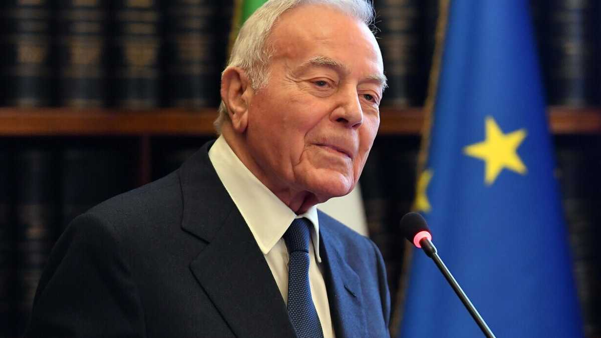 Immagine di Gianni Letta, 90 anni portati da adolescente. Auguri