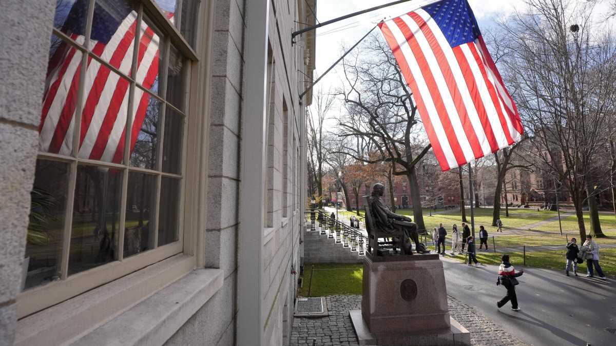 Immagine di Harvard resiste contro le ingerenze di Trump