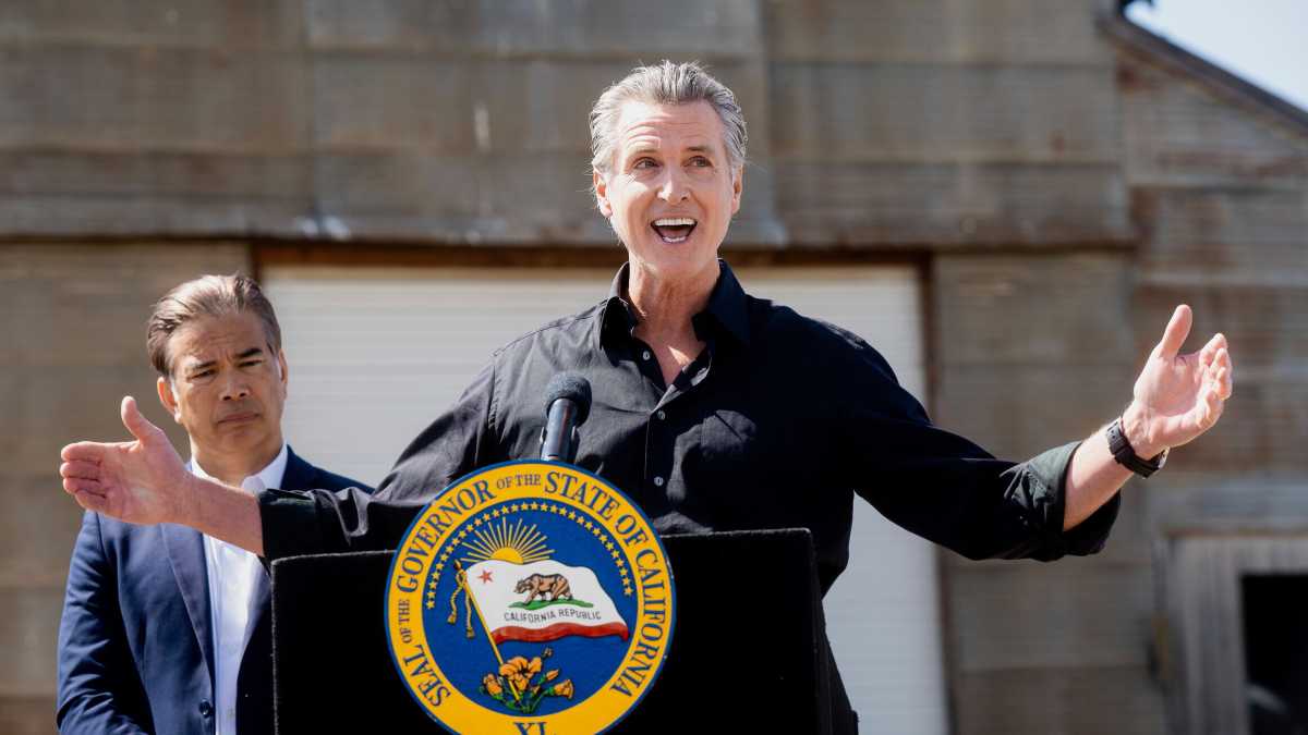 Immagine di Il governatore Newsom vuole sradicare i dazi di Trump, ma può sperare solo in due risultati