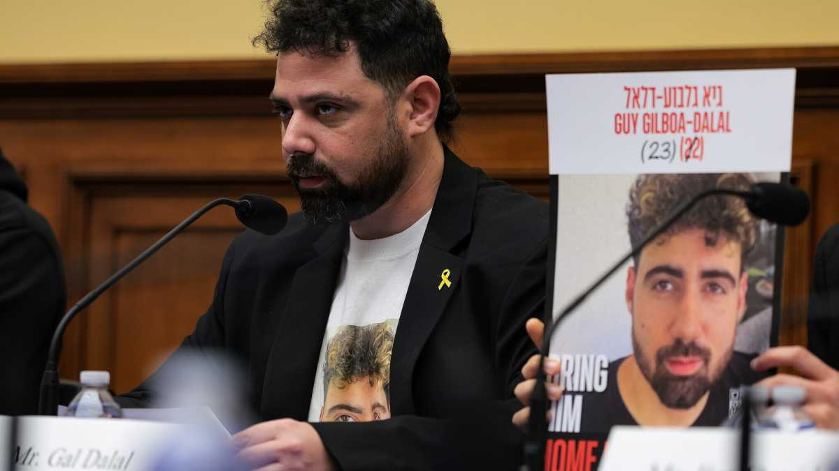 Immagine di Abu Ghraib a Gaza: “Ostaggi costretti ad abbaiare come cani”