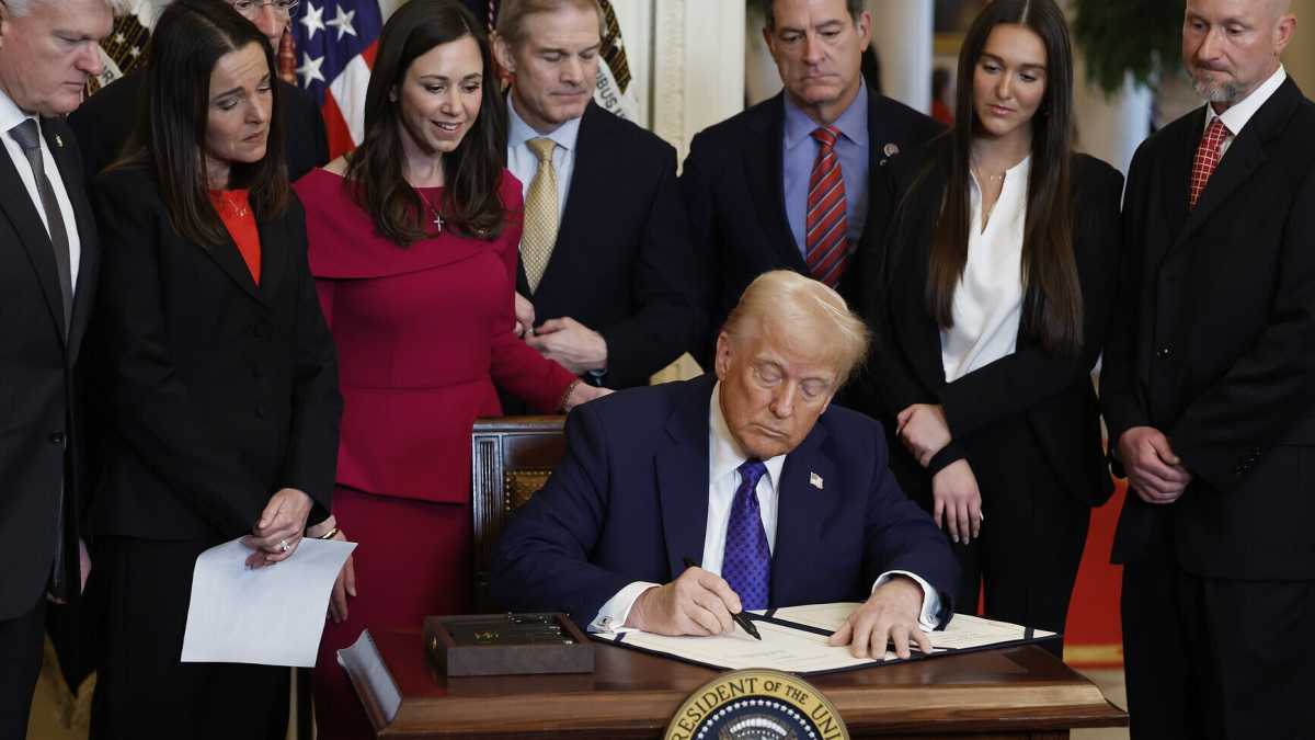 Immagine di App di sorveglianza e database. Così Trump rintraccia gli immigrati clandestini casa per casa