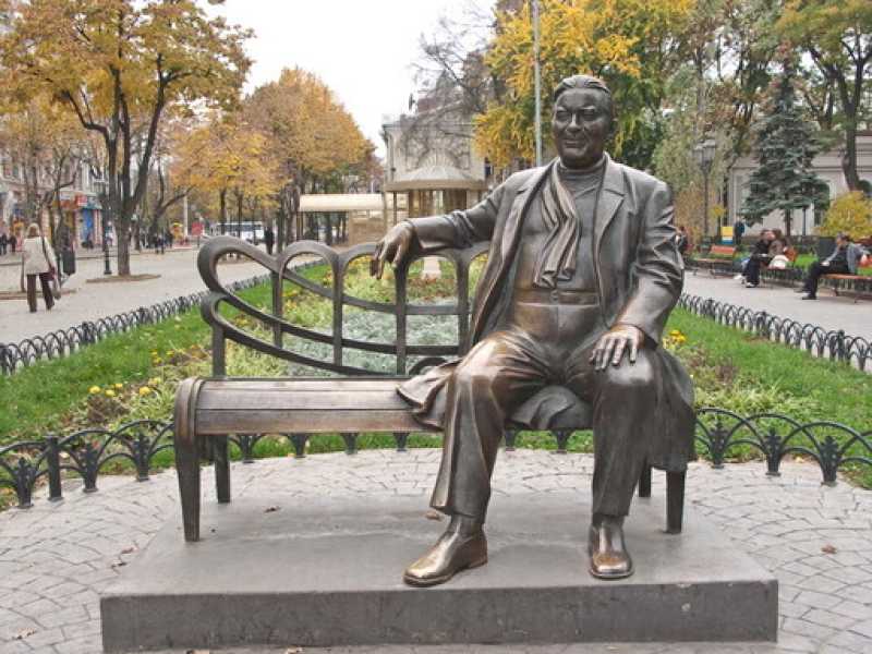 Statua di Leonid Utesov, Odessa (foto di Vadim Zhivotovsky, WikiCommons)