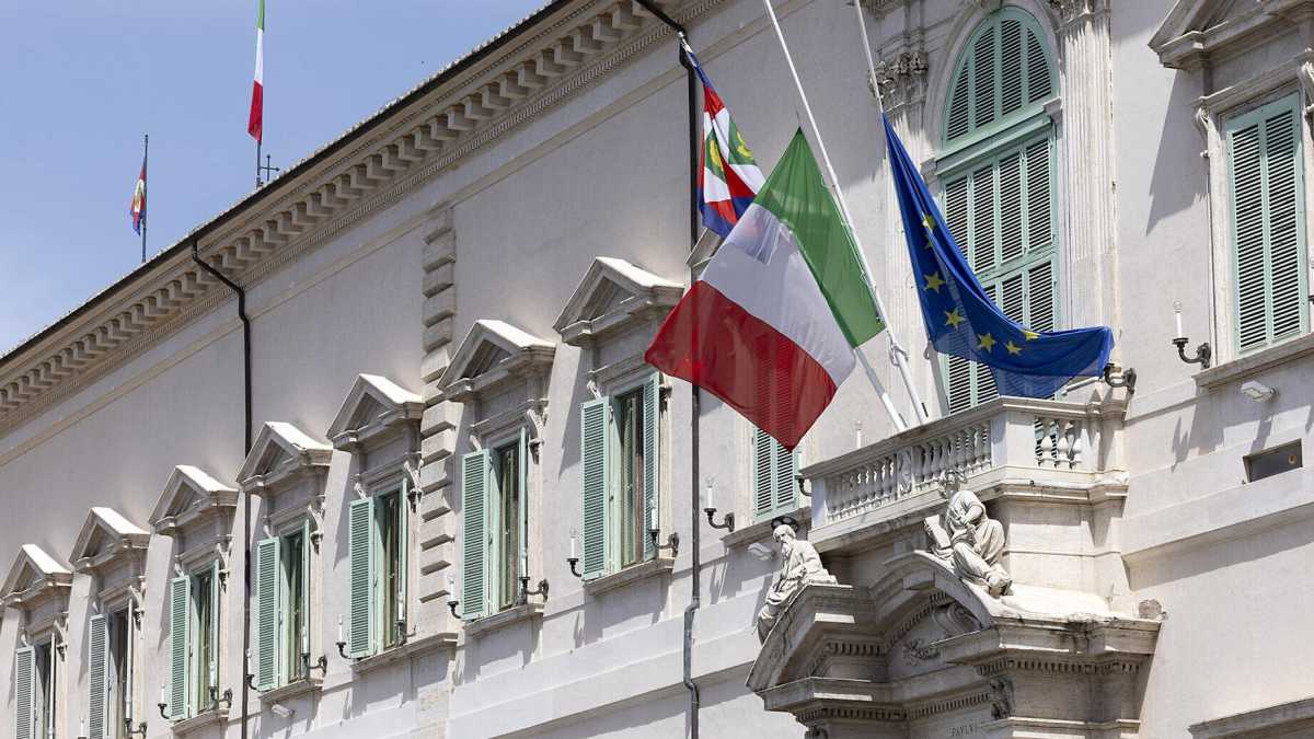 Immagine di Cosa succede con cinque giorni di lutto nazionale (spoiler: poco)