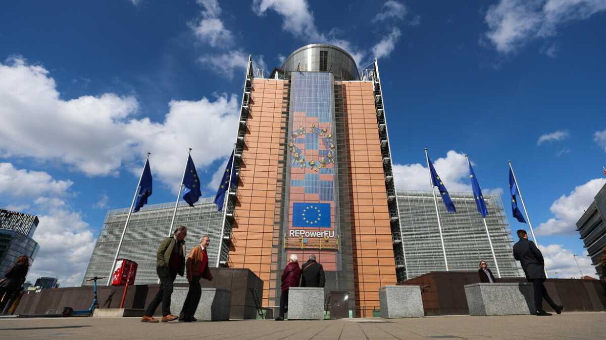 Immagine di Le multe europee a Meta e Apple sono meno gravi del previsto, ma complicano i negoziati con Trump