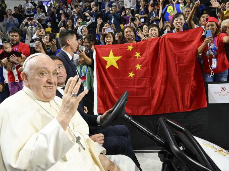 Papa Francesco nella capitale della Mongolia Ulaanbaatar, durante il suo viaggio pastorale del 2023 (LaPresse)<br />