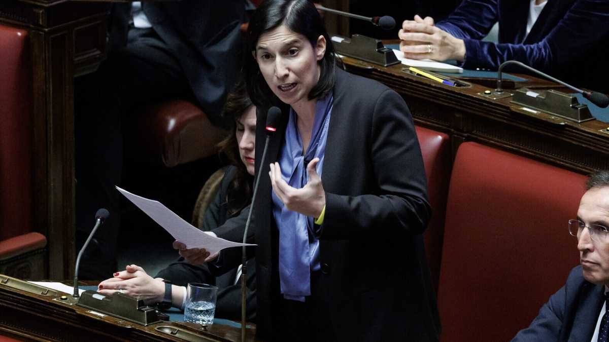 Immagine di La collera di Schlein. Ricorda Francesco ma attacca la destra ipocrita, "con la coscienza sporca". Il Pd ora tifa Zuppi Papa