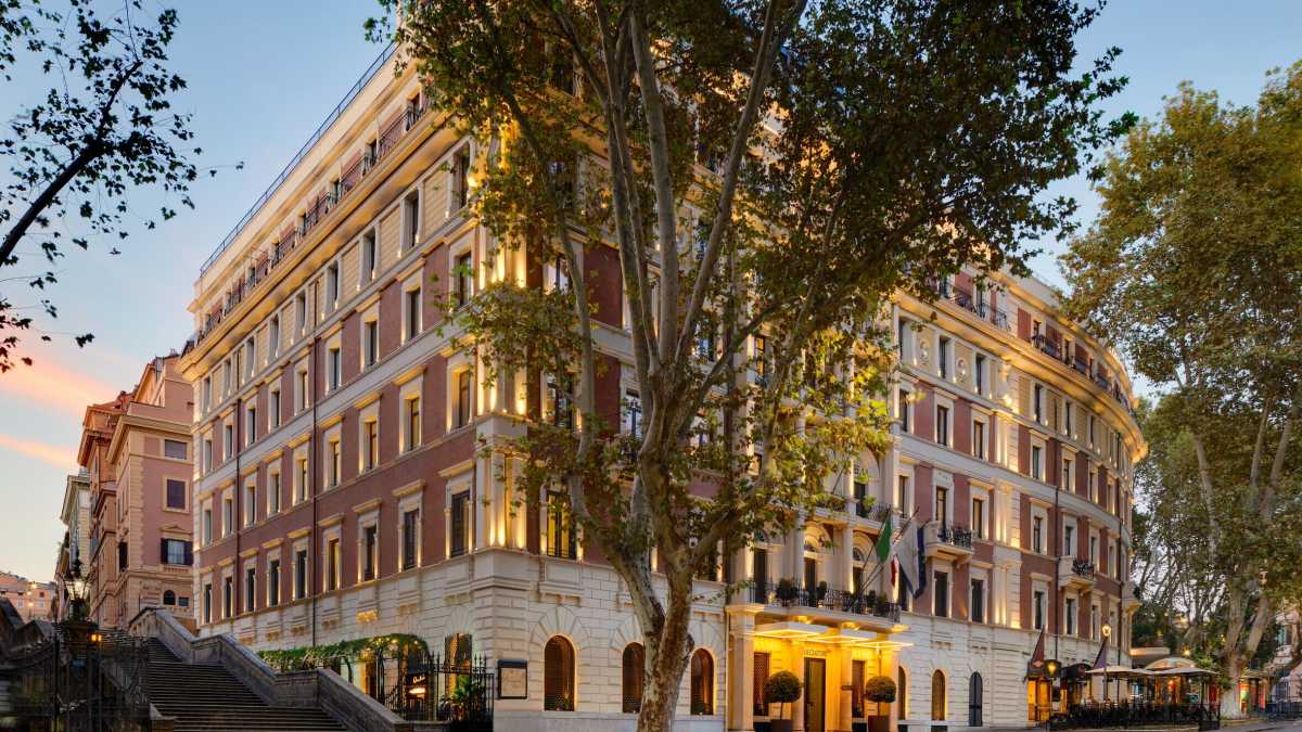 Immagine di Nuova vita alla Dolce vita. Da Milei alla delegazione di Duda, sono tutti in via Veneto