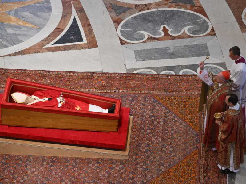 Il mondo in processione per Francesco