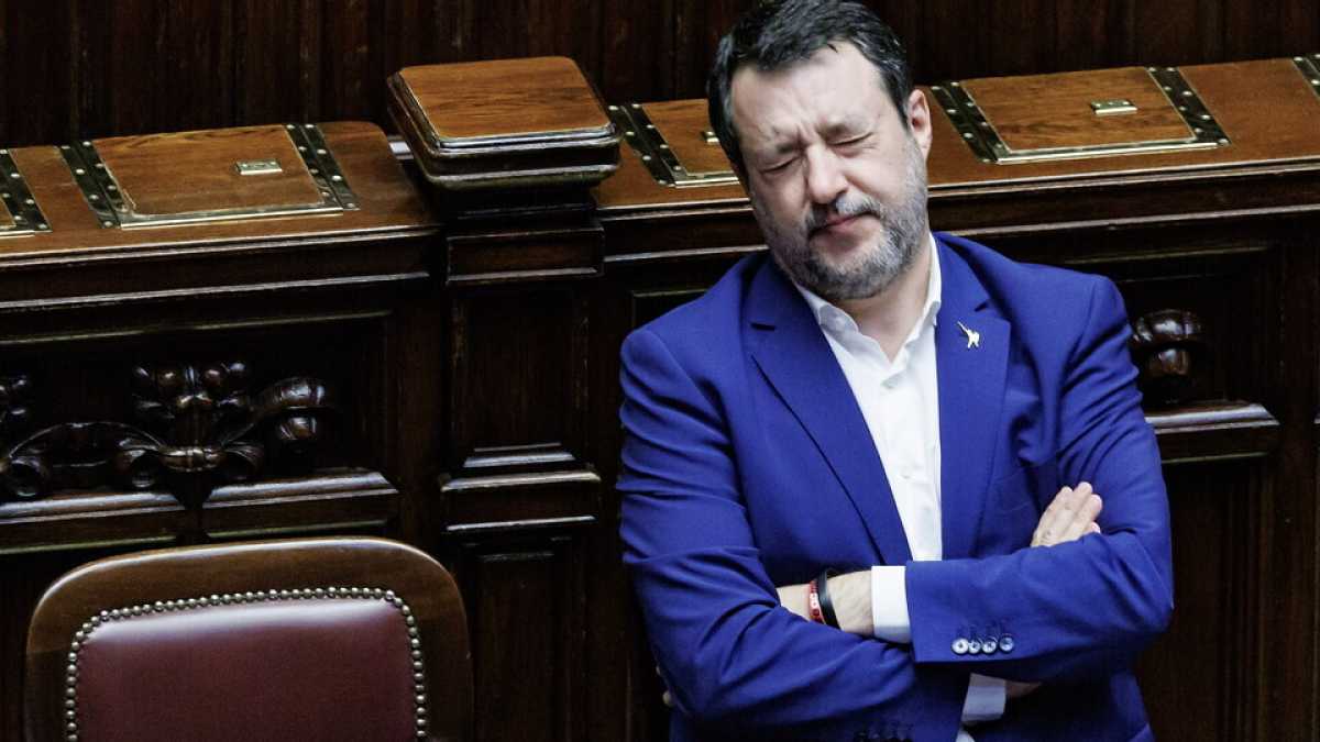 Immagine di Salvini cambia strategia di comunicazione: più cravatte e meno Nutella